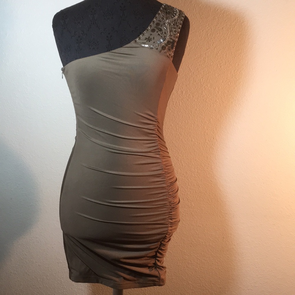 Nikibiki Size small-medium Olive, brownish color